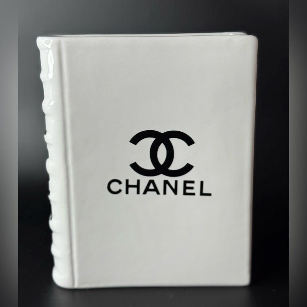 Luxury Black and White Book Vase - Picture 8 of 9